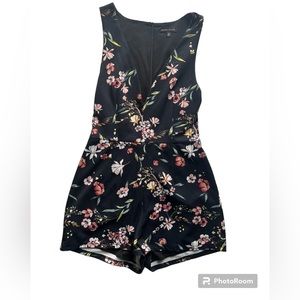 Kendall & Kylie floral jumper size medium